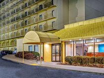 La Quinta Inn & Suites by Wyndham Stamford / New York City