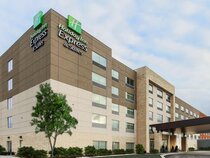 Holiday Inn Express & Suites Chicago O'Hare Airport