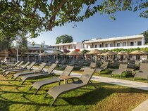 Daphnis Hotel