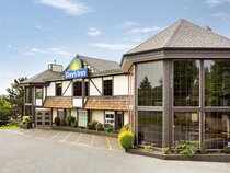Days Inn by Wyndham Victoria Uptown