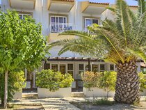 Alia Luxury Suites & Spa Beachfront Hotel