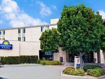 Days Inn & Suites Fullerton