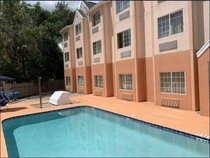 Days Inn & Suites by Wyndham Tampa / Raymond James Stadium