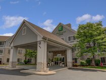 Holiday Inn Hotel & Suites Milwaukee Airport