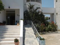 Leonidas Hotel & Studios