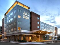DoubleTree by Hilton Boston Logan Airport Chelsea