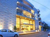Grand Fifty Suites