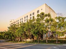 Hotel Zessa Orange County Airport, a DoubleTree by Hilton