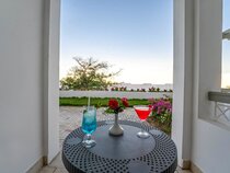 Invidia Coral Beach Tiran — Sharks Bay