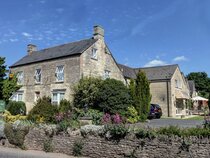 Pettifers Freehouse Hotel