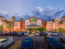 Holiday Inn Express & Suites Phoenix Airport