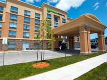Holiday Inn Express & Suites Kingston Central