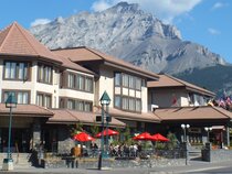 Elk + Avenue Hotel