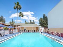 Howard Johnson by Wyndham Ft. Myers FL