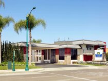 Days Inn & Suites by Wyndham Anaheim At Disneyland Park