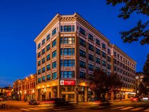 Best Western Plus Carlton Plaza