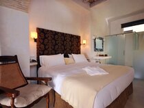 Hotel V...