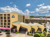 Days Inn by Wyndham Virginia Beach At The Beach