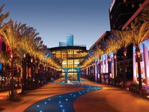 Best Western Plus Raffles Inn & Suites