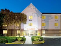 Candlewood Suites Miami Airport West