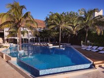Le Reve by MIJ Beachfront Hotel