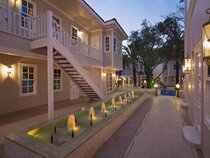 Elegance East Hotel