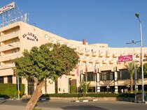 Aracan Eatabe Luxor Hotel
