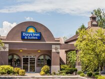Days Inn and Suites Lexington