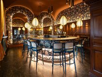 Hypernym Hotel & Suites