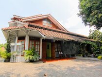 Embe Enem Homestay by ZUZU