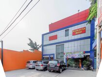 RedDoorz Plus @ Jalan Pemuda Jakarta