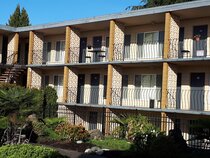 The Port-O-Call Inn & Suites