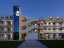 V Luxury Suites