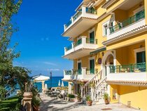 Andreolas Luxury Suites