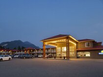 Days Inn by Wyndham Golden