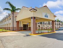 Days Inn & Suites by Wyndham Tampa near Ybor City