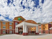 Holiday Inn Express Hotel & Suites Kansas City Sports Complex