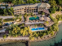 Gloria Maris Hotel Suites and Villas