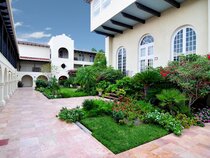 La Posada Hotel & Suites