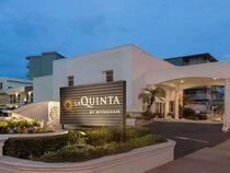 La Quinta Inn & Suites by Wyndham Oceanfront Daytona Beach