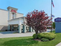 Hampton Inn & Suites