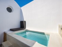 Aelia Luxury Suites