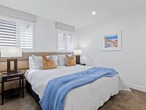 Queenstown House Luxury Lakeside Apartments