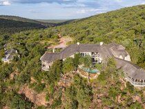 Clifftop Exclusive Safari Hideaway