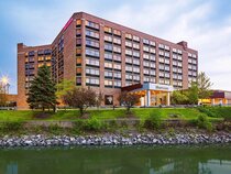 Sheraton Lisle Hotel