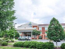 Holiday Inn Express & Suites Memphis/Germantown