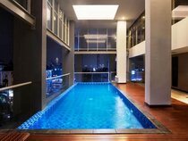 ASTON Bellevue Radio Dalam