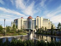 A Loews Hotel