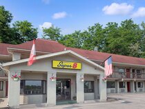 Super 8 by Wyndham Niagara Falls North