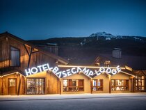 Hotel Base Camp Lodge
